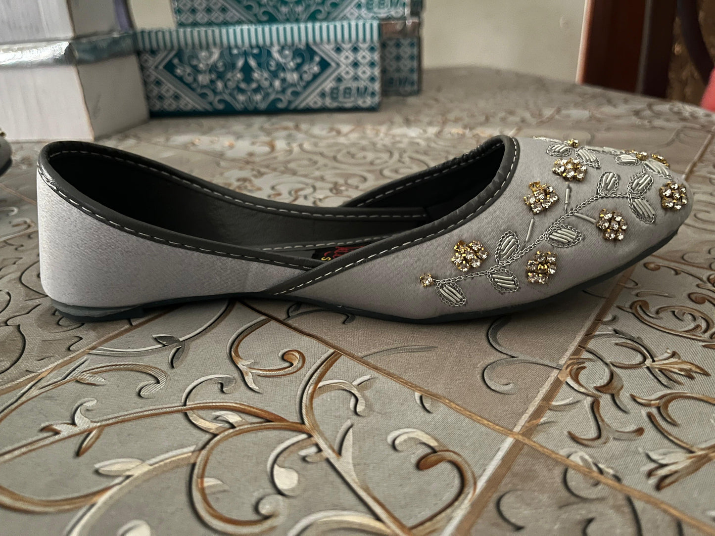 Tilla Work Khussa
