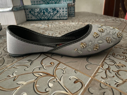 Tilla Work Khussa