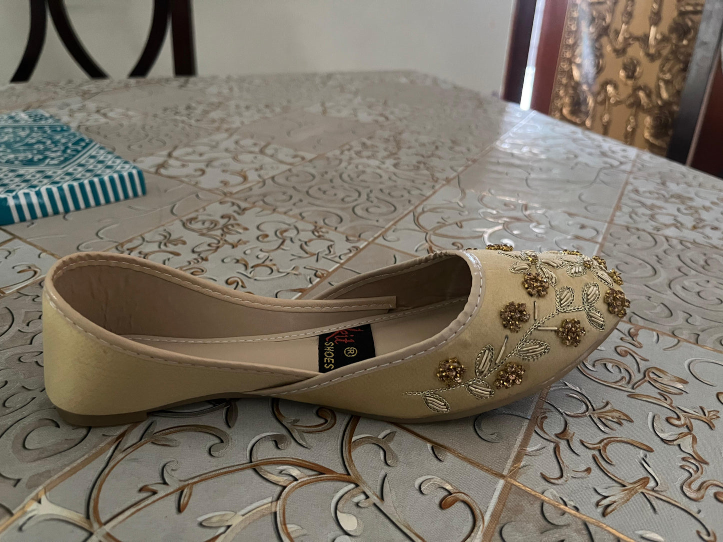 Tilla work Khussa