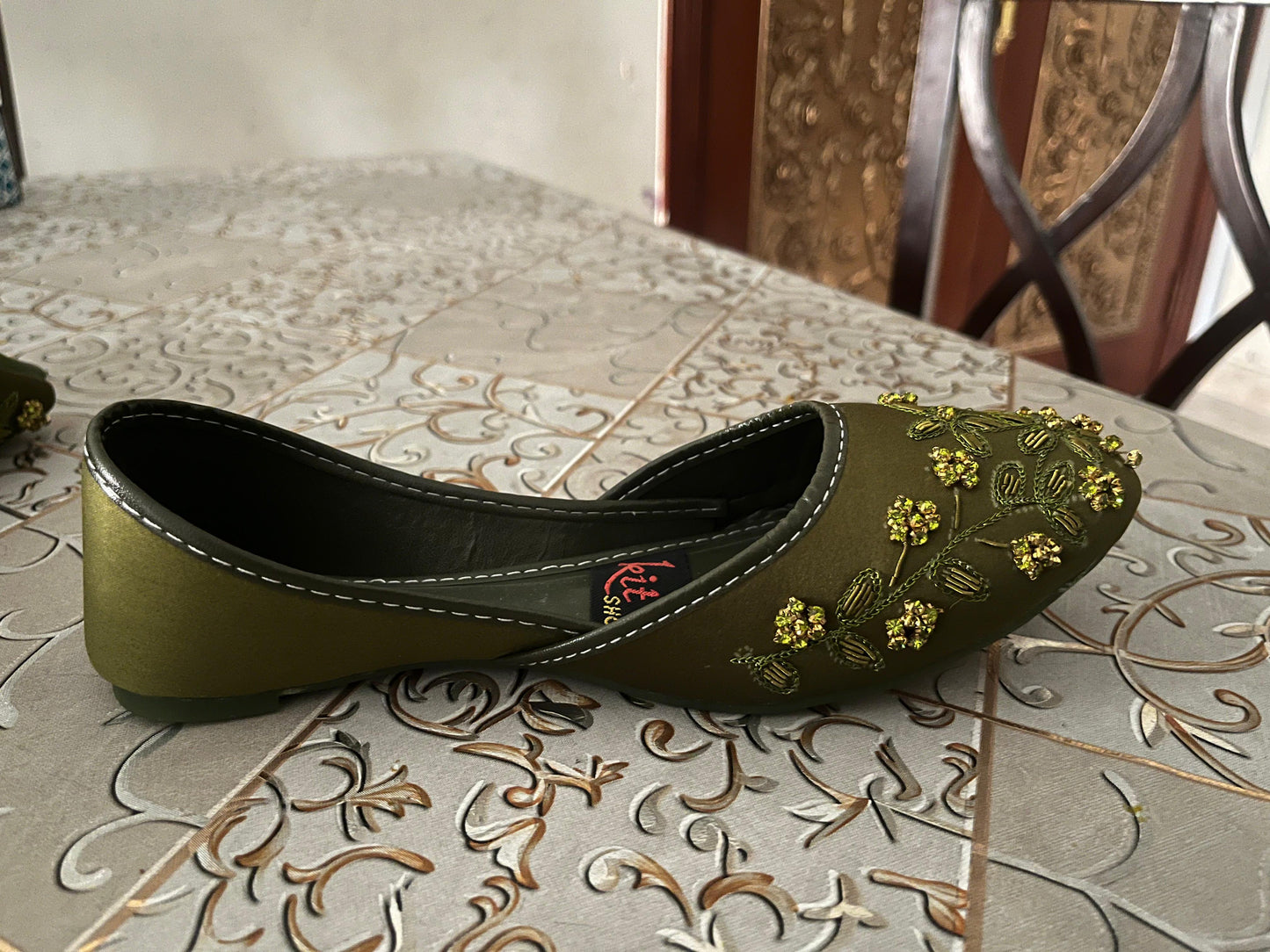 Tilla work Khussa